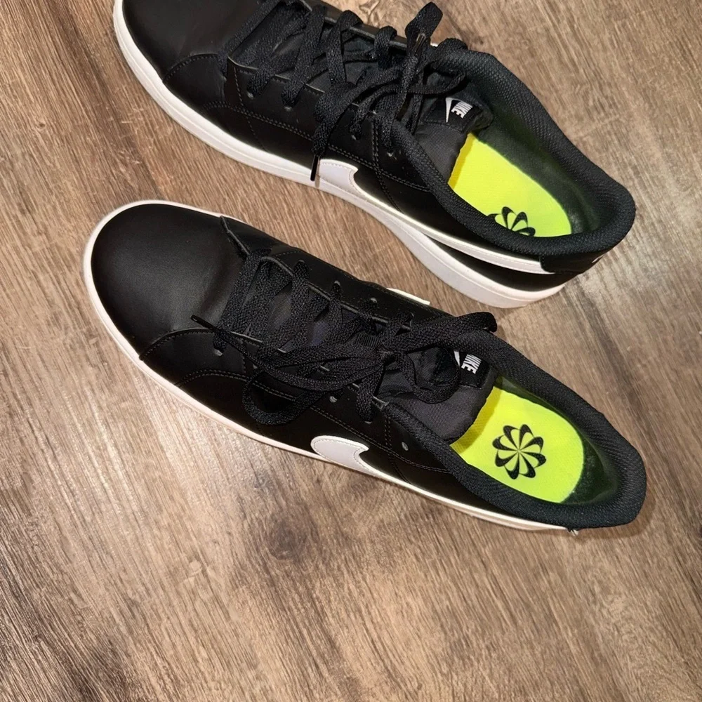 Nike Men's Black and White Casual Sneakers size 11